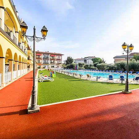 Giardino Dei Colori 107 - Pool&fitness Apartmán